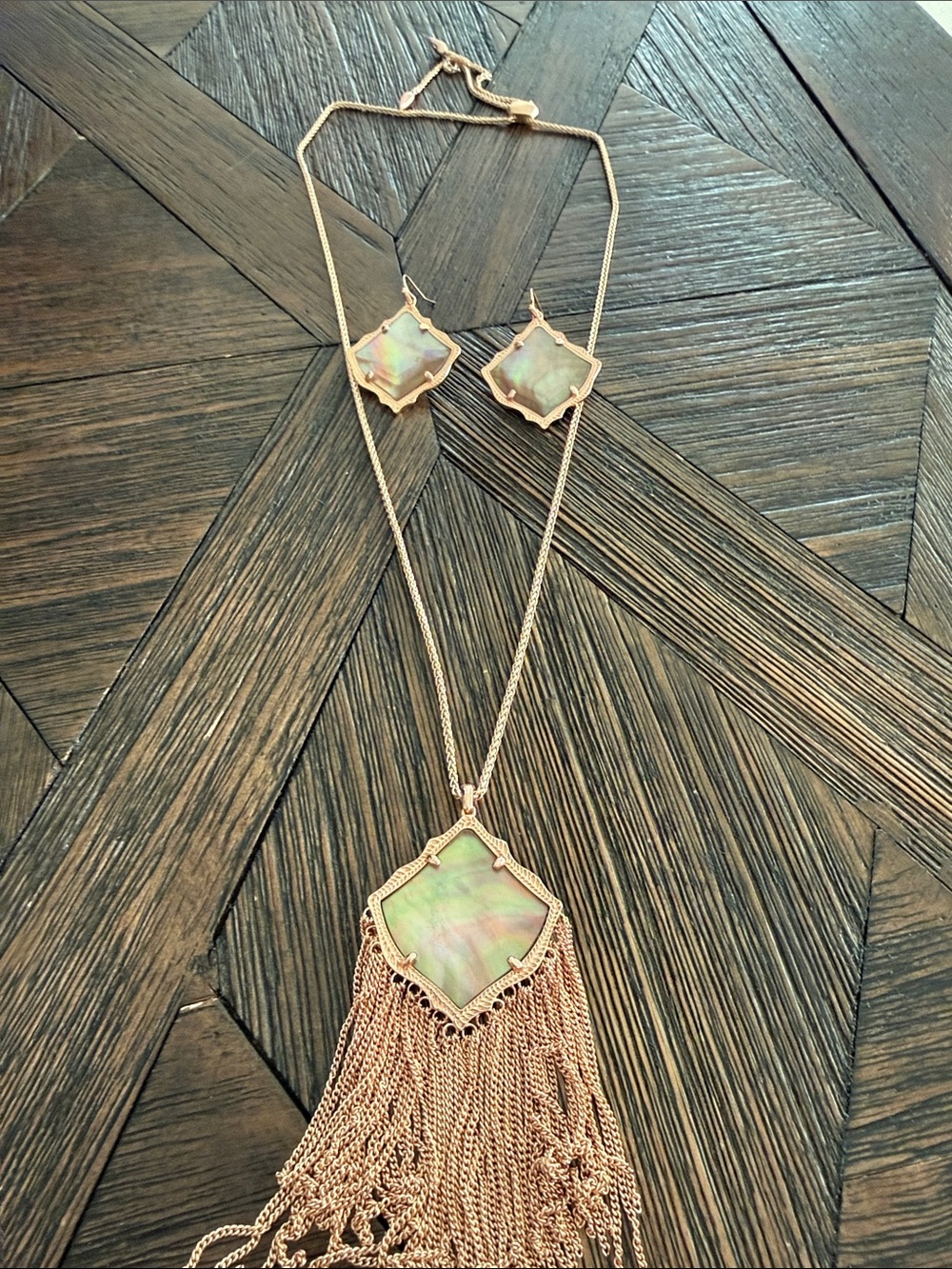 Kendra Scott Kingston Fringe Necklace & Earring Set Rose Gold & Mother of Pearl
